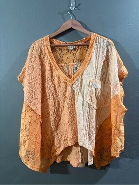 NWOT. Pol Mixed-Lace V-Neck Women's Top in Coral